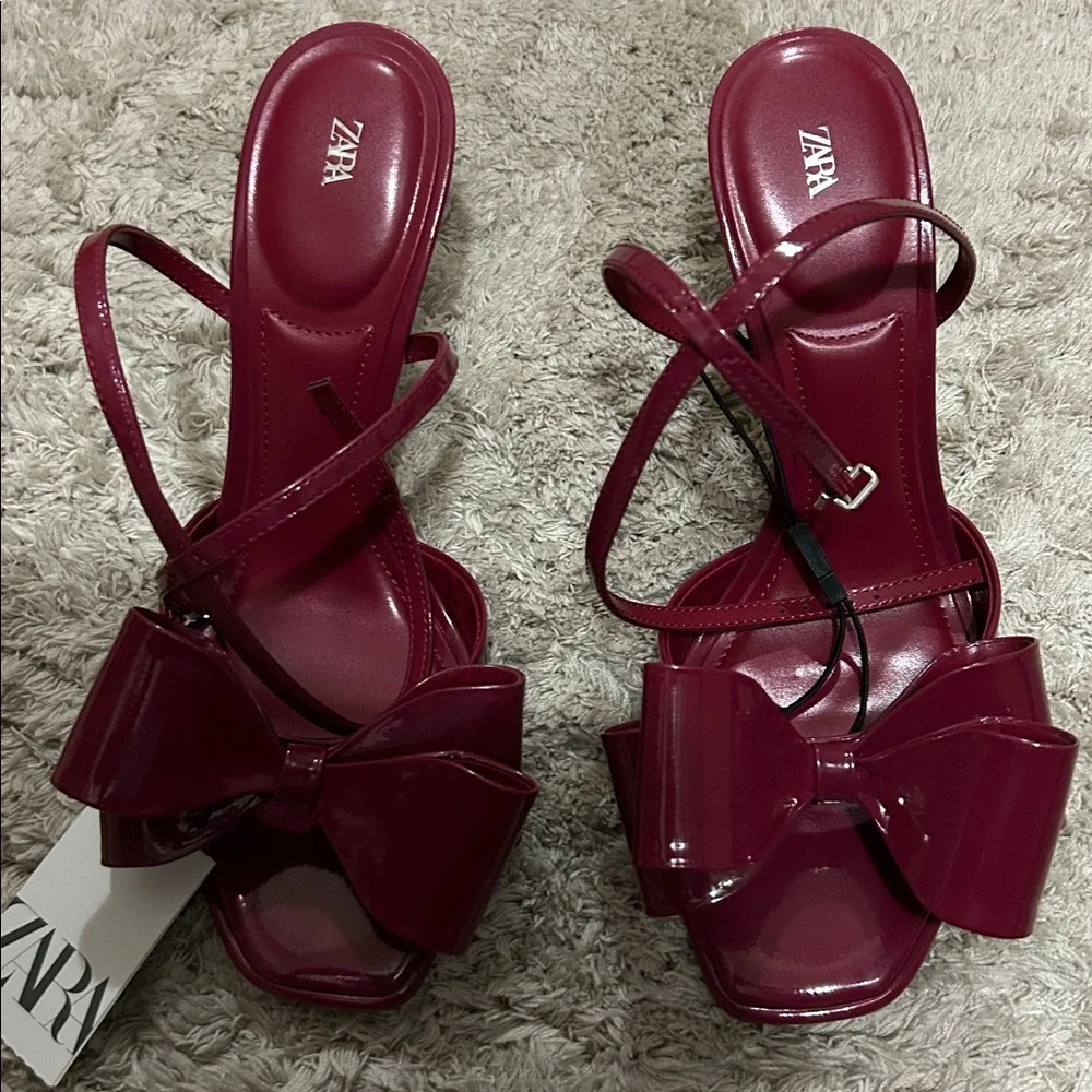 Zara Patent Effect Bow Sandals

Color- Strawberry Red 

-Size 10

NEW - Picture 2 of 3